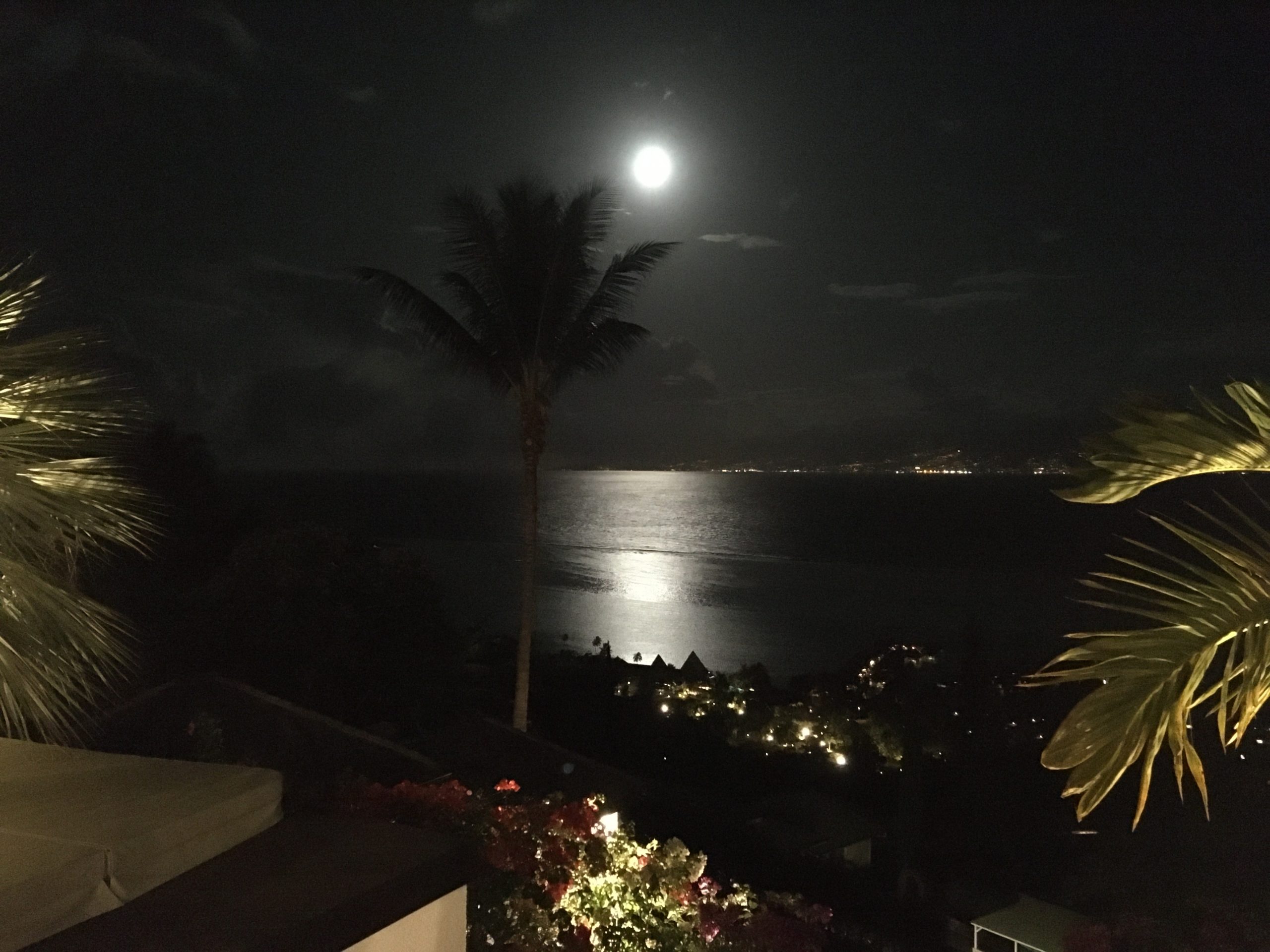 Full Moon from Moorea Suite Love