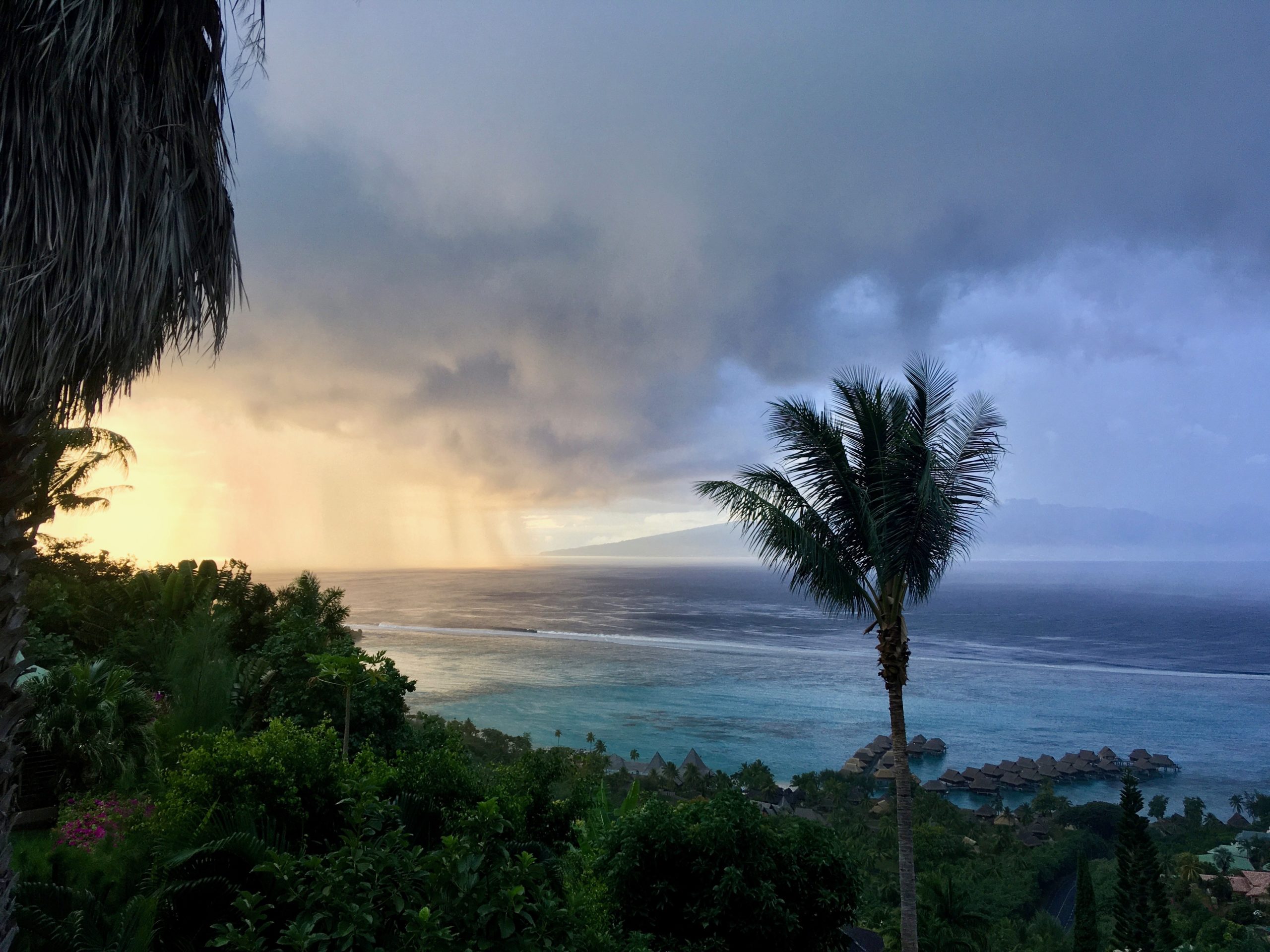 Sunrise and rain at Moorea Suite Love