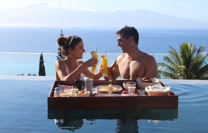 Floating Breakfast at Moorea Suite Love - Residence bel air
